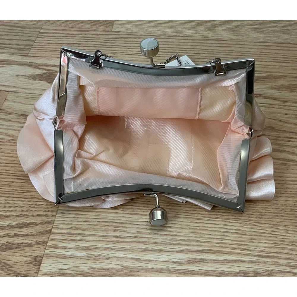 A New‎ Day Pink Ruffle Metal Clasp Chain Strap